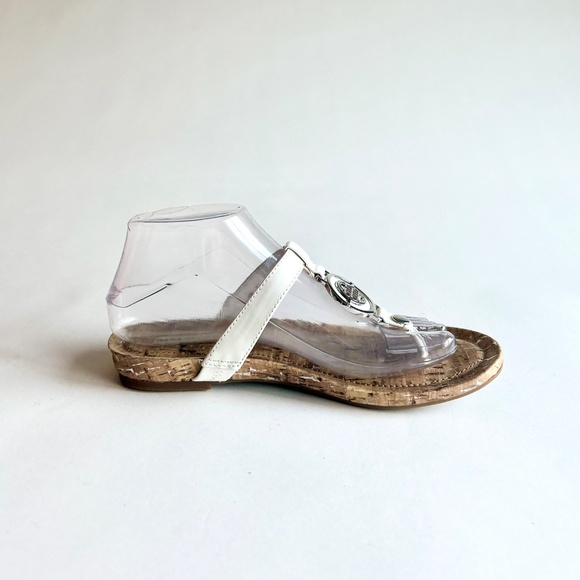 Dana Buchman White Leather Cork Rubber Outsole Flip Flops size 7.5 - Picture 3 of 14